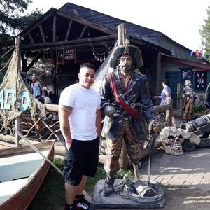 Meet your Posher, Victor